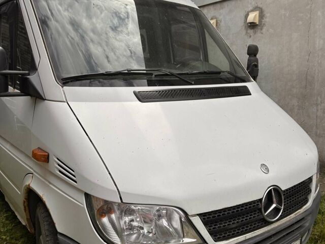 Белый Мерседес Sprinter, объемом двигателя 2.1 л и пробегом 300 тыс. км за 6300 $, фото 1 на Automoto.ua