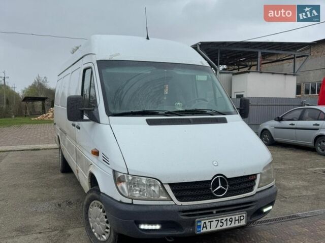 Білий Мерседес Sprinter, об'ємом двигуна 2.69 л та пробігом 300 тис. км за 7500 $, фото 1 на Automoto.ua