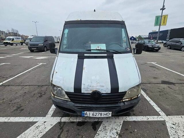 Белый Мерседес Sprinter, объемом двигателя 2.2 л и пробегом 220 тыс. км за 2300 $, фото 1 на Automoto.ua