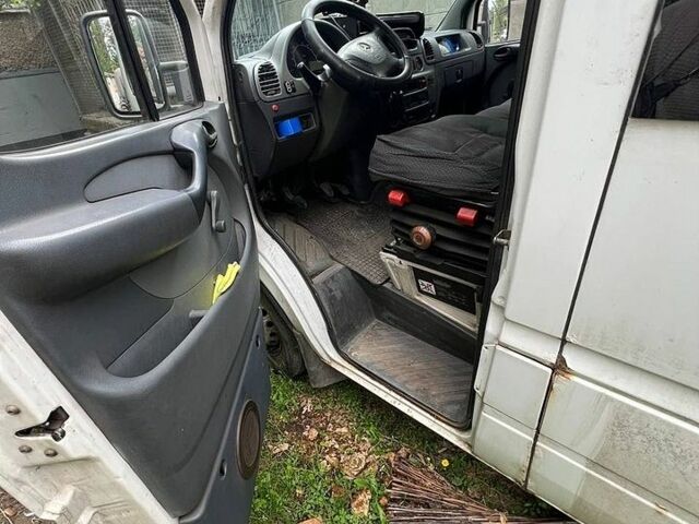 Белый Мерседес Sprinter, объемом двигателя 2.69 л и пробегом 390 тыс. км за 6900 $, фото 1 на Automoto.ua