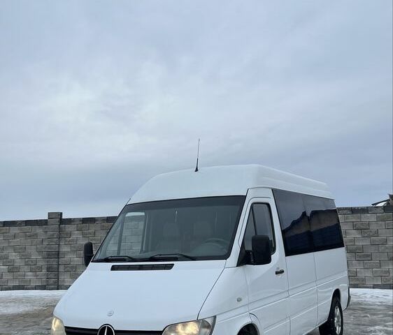 Белый Мерседес Sprinter, объемом двигателя 2.1 л и пробегом 348 тыс. км за 7800 $, фото 1 на Automoto.ua