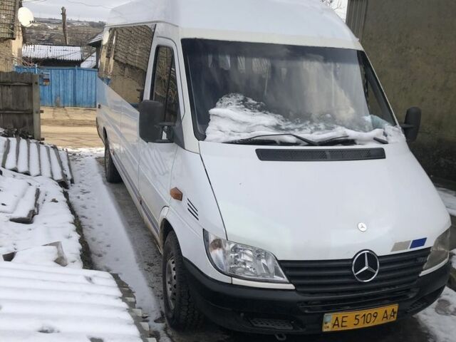 Білий Мерседес Sprinter, об'ємом двигуна 2.2 л та пробігом 320 тис. км за 9000 $, фото 1 на Automoto.ua