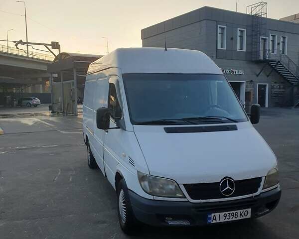 Белый Мерседес Sprinter, объемом двигателя 2.15 л и пробегом 350 тыс. км за 3800 $, фото 1 на Automoto.ua