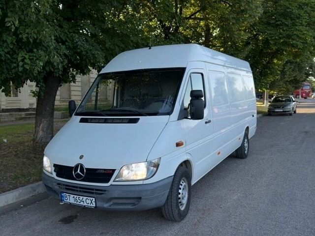 Белый Мерседес Sprinter, объемом двигателя 2.69 л и пробегом 300 тыс. км за 11500 $, фото 1 на Automoto.ua