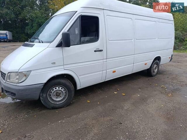 Белый Мерседес Sprinter, объемом двигателя 2.15 л и пробегом 300 тыс. км за 8600 $, фото 1 на Automoto.ua