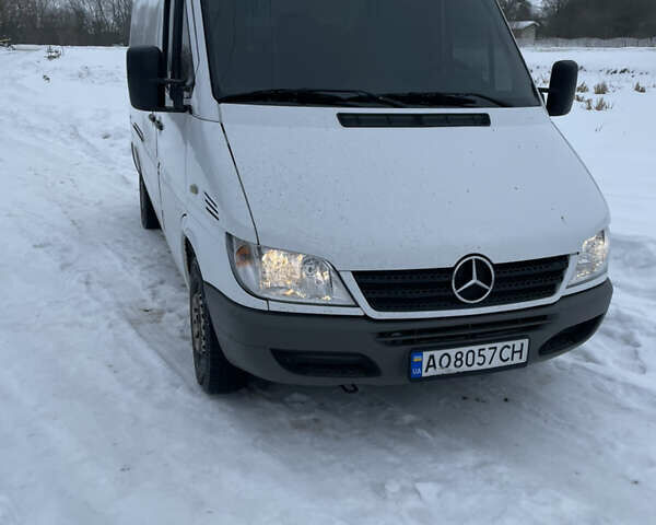 Белый Мерседес Sprinter, объемом двигателя 2.15 л и пробегом 400 тыс. км за 7500 $, фото 1 на Automoto.ua