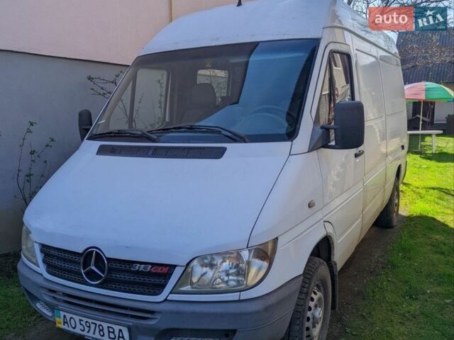 Белый Мерседес Sprinter, объемом двигателя 2.2 л и пробегом 487 тыс. км за 5800 $, фото 1 на Automoto.ua