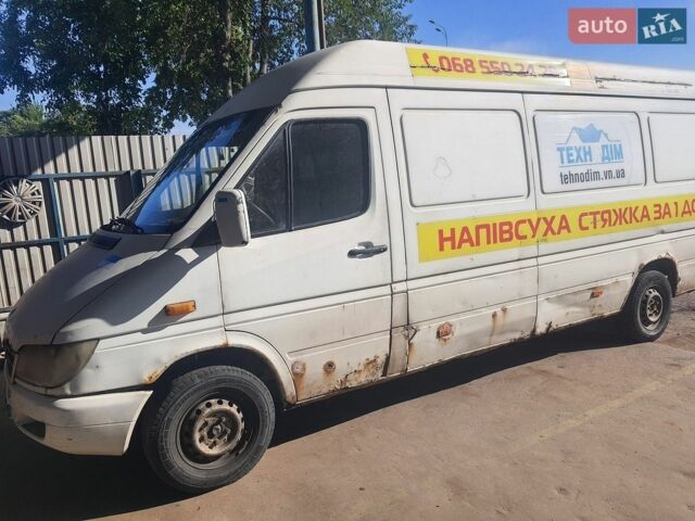 Белый Мерседес Sprinter, объемом двигателя 2.69 л и пробегом 430 тыс. км за 5500 $, фото 1 на Automoto.ua