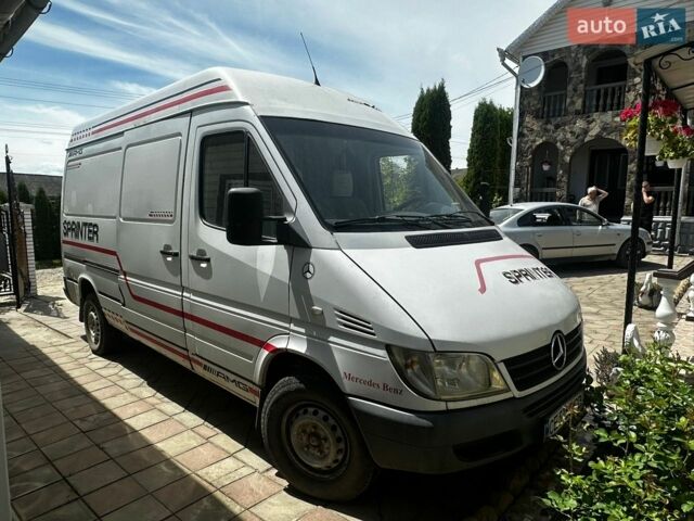 Белый Мерседес Sprinter, объемом двигателя 2.2 л и пробегом 300 тыс. км за 7500 $, фото 1 на Automoto.ua