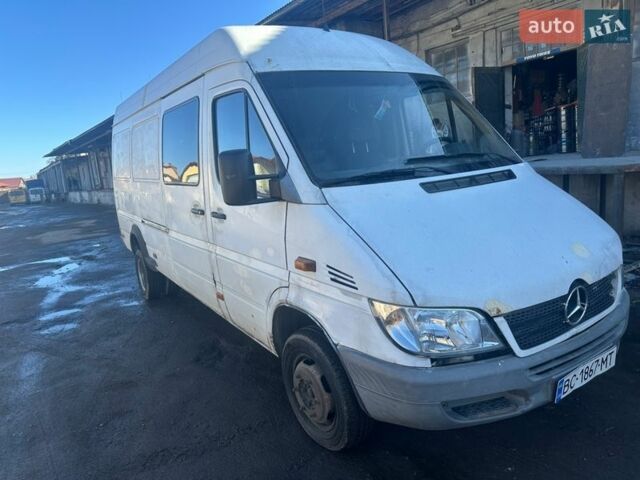 Белый Мерседес Sprinter, объемом двигателя 2.7 л и пробегом 400 тыс. км за 9000 $, фото 1 на Automoto.ua