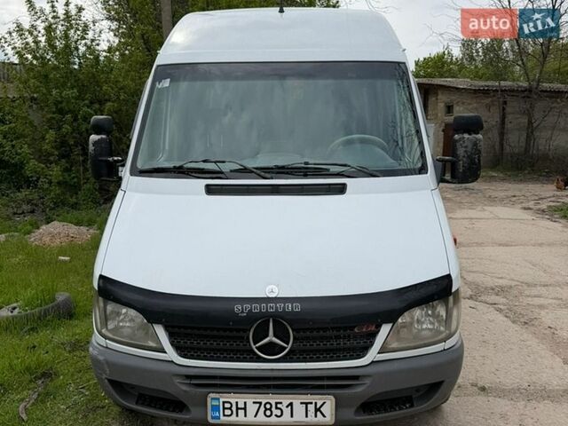Белый Мерседес Sprinter, объемом двигателя 2.69 л и пробегом 500 тыс. км за 7800 $, фото 1 на Automoto.ua