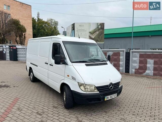 Белый Мерседес Sprinter, объемом двигателя 2.2 л и пробегом 640 тыс. км за 6500 $, фото 1 на Automoto.ua