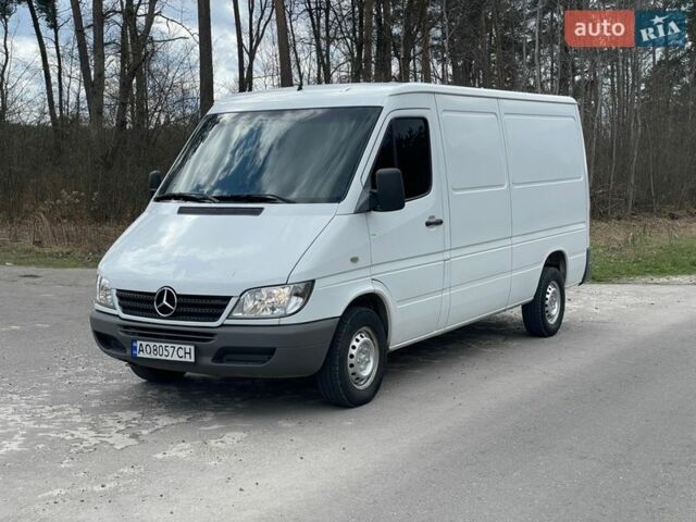 Белый Мерседес Sprinter, объемом двигателя 2.15 л и пробегом 414 тыс. км за 7500 $, фото 1 на Automoto.ua