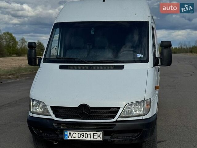 Белый Мерседес Sprinter, объемом двигателя 2.15 л и пробегом 750 тыс. км за 6300 $, фото 1 на Automoto.ua