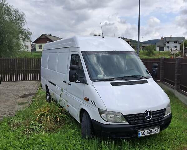 Белый Мерседес Sprinter, объемом двигателя 2.15 л и пробегом 100 тыс. км за 12200 $, фото 1 на Automoto.ua