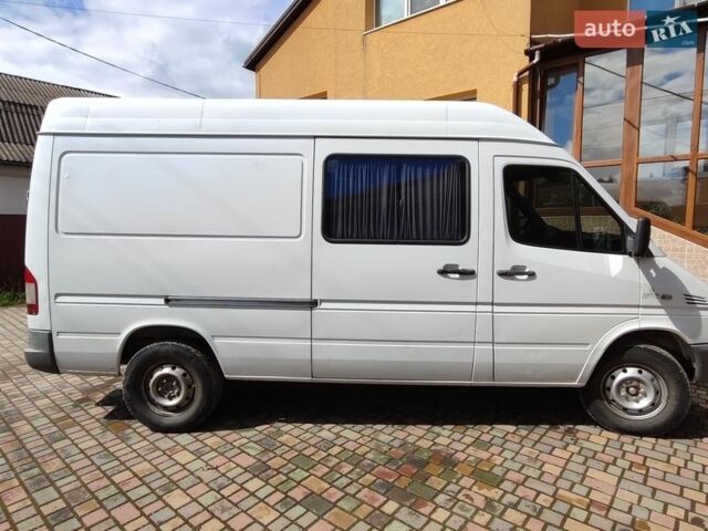 Белый Мерседес Sprinter, объемом двигателя 2.69 л и пробегом 470 тыс. км за 12000 $, фото 1 на Automoto.ua