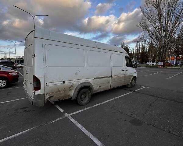 Белый Мерседес Sprinter, объемом двигателя 2.1 л и пробегом 220 тыс. км за 6000 $, фото 1 на Automoto.ua