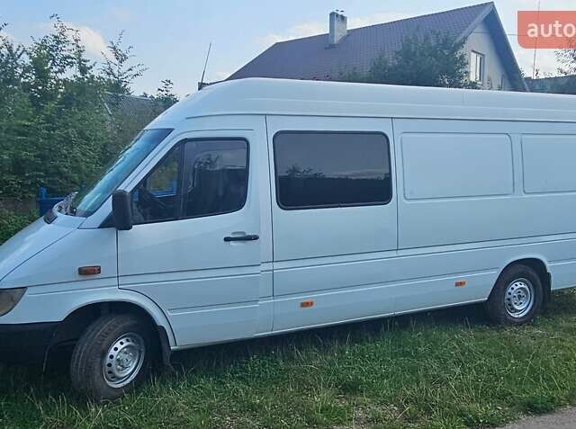Белый Мерседес Sprinter, объемом двигателя 2.15 л и пробегом 800 тыс. км за 10500 $, фото 1 на Automoto.ua