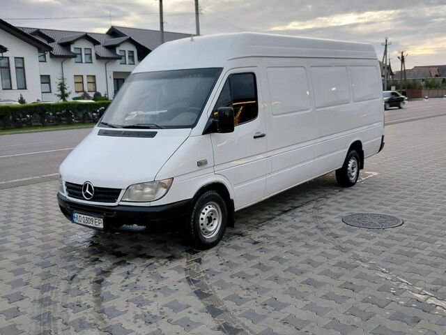 Белый Мерседес Sprinter, объемом двигателя 2.15 л и пробегом 500 тыс. км за 5999 $, фото 1 на Automoto.ua