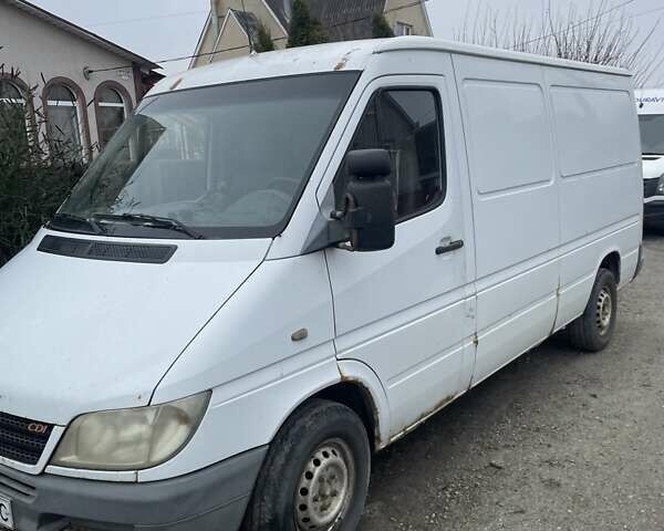Белый Мерседес Sprinter, объемом двигателя 2.2 л и пробегом 375 тыс. км за 5500 $, фото 1 на Automoto.ua