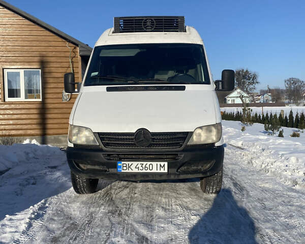 Білий Мерседес Sprinter, об'ємом двигуна 2.15 л та пробігом 500 тис. км за 5100 $, фото 1 на Automoto.ua