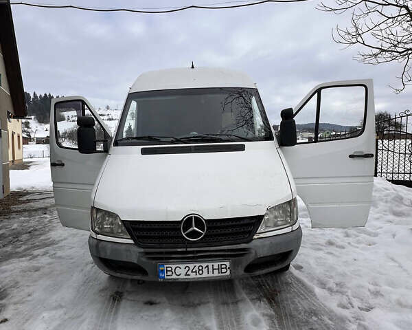 Белый Мерседес Sprinter, объемом двигателя 2.15 л и пробегом 636 тыс. км за 7600 $, фото 1 на Automoto.ua