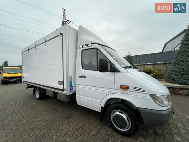 Белый Мерседес Sprinter, объемом двигателя 2.69 л и пробегом 85 тыс. км за 24550 $, фото 1 на Automoto.ua