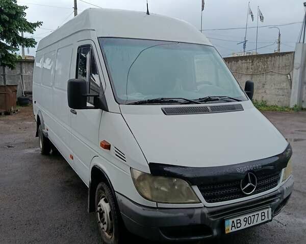 Белый Мерседес Sprinter, объемом двигателя 2.2 л и пробегом 770 тыс. км за 10500 $, фото 1 на Automoto.ua