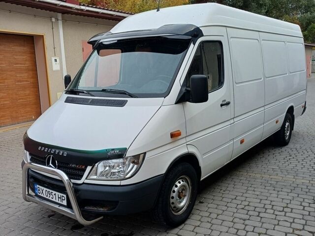 Белый Мерседес Sprinter, объемом двигателя 2.69 л и пробегом 590 тыс. км за 11500 $, фото 1 на Automoto.ua