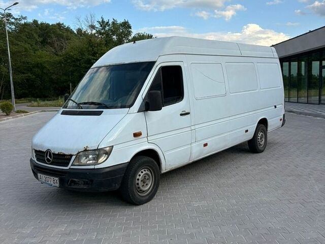Белый Мерседес Sprinter, объемом двигателя 2.2 л и пробегом 400 тыс. км за 6900 $, фото 1 на Automoto.ua