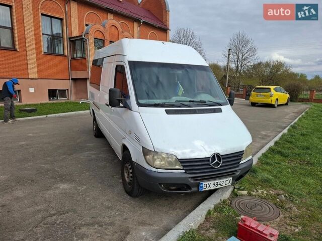 Білий Мерседес Sprinter, об'ємом двигуна 2.7 л та пробігом 500 тис. км за 4450 $, фото 1 на Automoto.ua