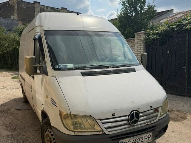 Белый Мерседес Sprinter, объемом двигателя 2.15 л и пробегом 700 тыс. км за 5200 $, фото 1 на Automoto.ua