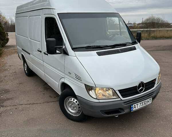 Белый Мерседес Sprinter, объемом двигателя 2.1 л и пробегом 500 тыс. км за 8200 $, фото 1 на Automoto.ua