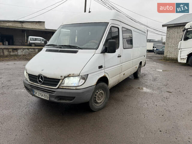 Білий Мерседес Sprinter, об'ємом двигуна 2.7 л та пробігом 338 тис. км за 7500 $, фото 1 на Automoto.ua
