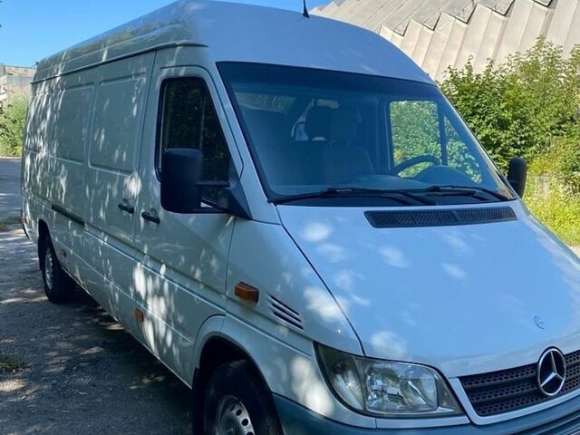 Белый Мерседес Sprinter, объемом двигателя 2.15 л и пробегом 200 тыс. км за 14300 $, фото 1 на Automoto.ua