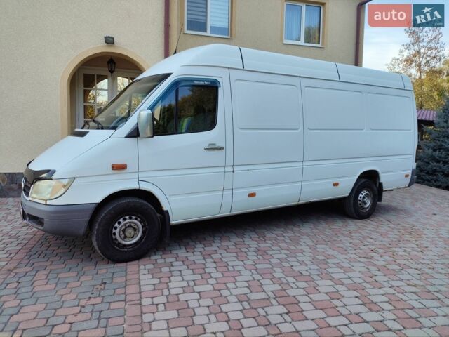 Белый Мерседес Sprinter, объемом двигателя 2.7 л и пробегом 700 тыс. км за 9300 $, фото 1 на Automoto.ua