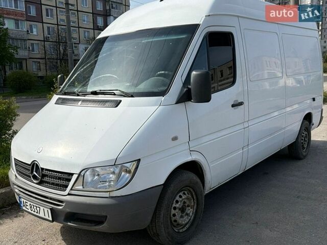Белый Мерседес Sprinter, объемом двигателя 0 л и пробегом 375 тыс. км за 8300 $, фото 1 на Automoto.ua