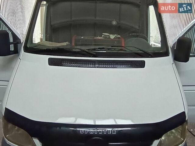 Белый Мерседес Sprinter, объемом двигателя 2.7 л и пробегом 616 тыс. км за 16000 $, фото 1 на Automoto.ua