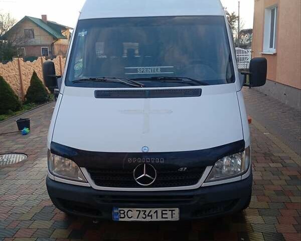 Белый Мерседес Sprinter, объемом двигателя 2.7 л и пробегом 564 тыс. км за 13500 $, фото 1 на Automoto.ua