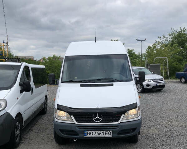 Белый Мерседес Sprinter, объемом двигателя 2.7 л и пробегом 330 тыс. км за 17900 $, фото 1 на Automoto.ua