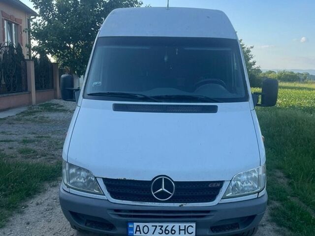 Белый Мерседес Sprinter, объемом двигателя 2.1 л и пробегом 320 тыс. км за 7000 $, фото 1 на Automoto.ua
