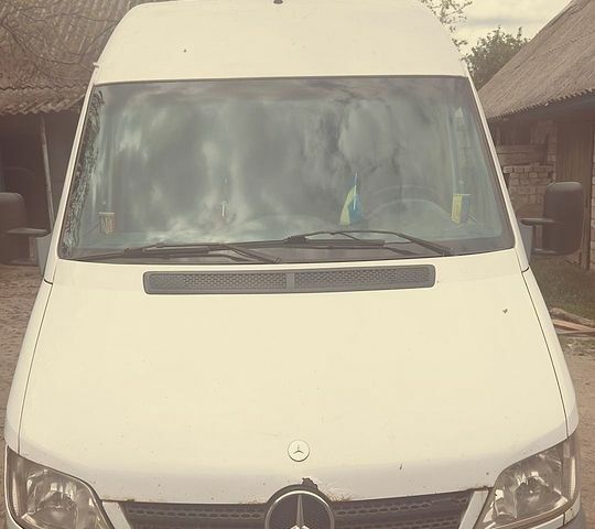 Белый Мерседес Sprinter, объемом двигателя 2.69 л и пробегом 747 тыс. км за 10600 $, фото 1 на Automoto.ua