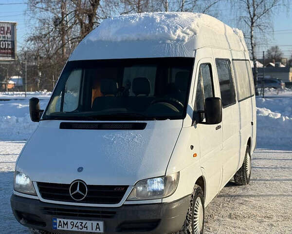 Белый Мерседес Sprinter, объемом двигателя 2.15 л и пробегом 573 тыс. км за 7500 $, фото 1 на Automoto.ua
