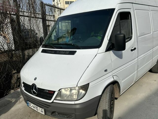 Белый Мерседес Sprinter, объемом двигателя 2.7 л и пробегом 400 тыс. км за 12000 $, фото 1 на Automoto.ua