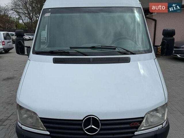 Белый Мерседес Sprinter, объемом двигателя 2.1 л и пробегом 587 тыс. км за 6000 $, фото 1 на Automoto.ua