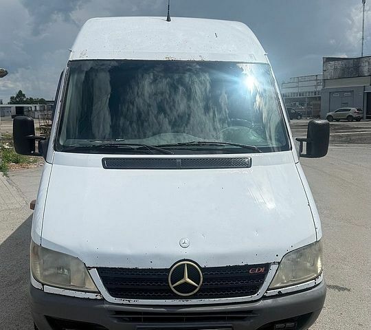 Белый Мерседес Sprinter, объемом двигателя 2.7 л и пробегом 300 тыс. км за 7500 $, фото 1 на Automoto.ua