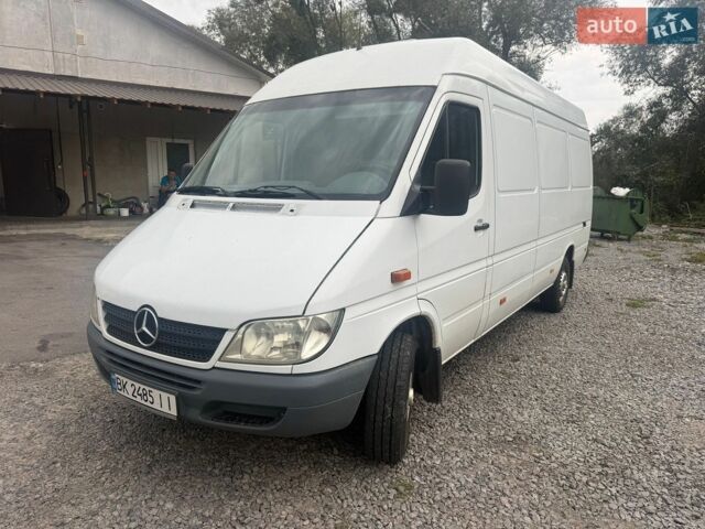 Белый Мерседес Sprinter, объемом двигателя 2.69 л и пробегом 38 тыс. км за 10000 $, фото 1 на Automoto.ua