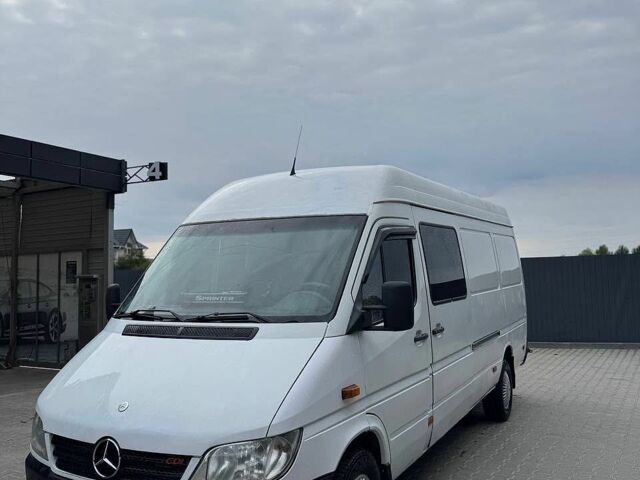 Белый Мерседес Sprinter, объемом двигателя 2.15 л и пробегом 555 тыс. км за 9999 $, фото 1 на Automoto.ua