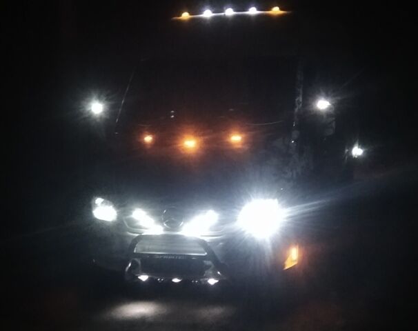 Белый Мерседес Sprinter, объемом двигателя 2.69 л и пробегом 480 тыс. км за 14600 $, фото 1 на Automoto.ua