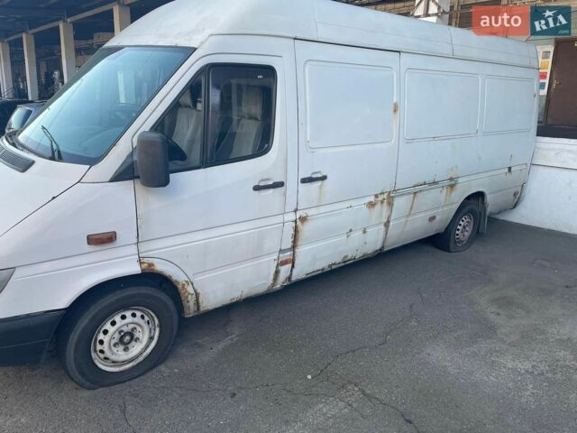 Белый Мерседес Sprinter, объемом двигателя 2.1 л и пробегом 775 тыс. км за 3500 $, фото 1 на Automoto.ua